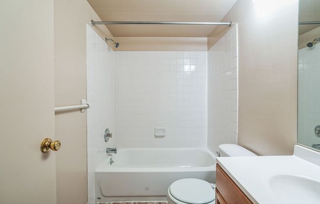 1 bed, 1 bath, 704 sqft, $1,450, Unit A12