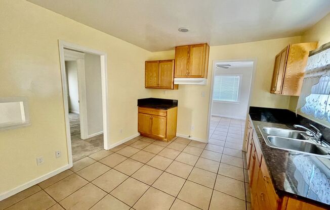 3 beds, 1 bath, 1,500 sqft, $3,595