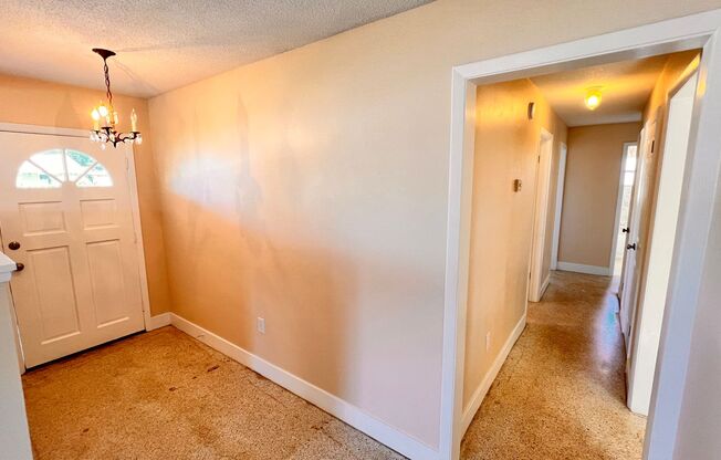 Charming 3 Bedroom and 2 Bath Home in Orlando. BONUS ROOM! Great Location!!