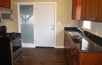 Studio, 1 bath, 336 sqft, $850, Unit 1243 SE Hamilton St