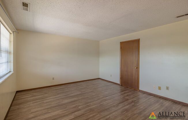 2 beds, 1.5 baths, 1,050 sqft, $890, Unit 06