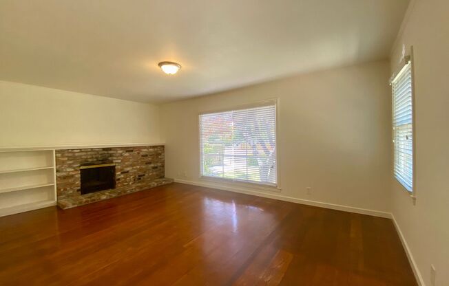 Charming Palo Alto Single-Story Home with Private Backyard
