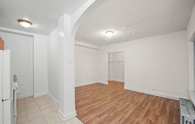 Studio, 1 bath, 381 sqft, $1,095, Unit 206