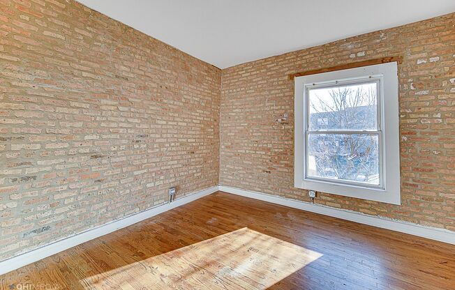 Amazing Woodlawn 3 Bedroom Apartment With 2 Full Bathrooms (pre-market)