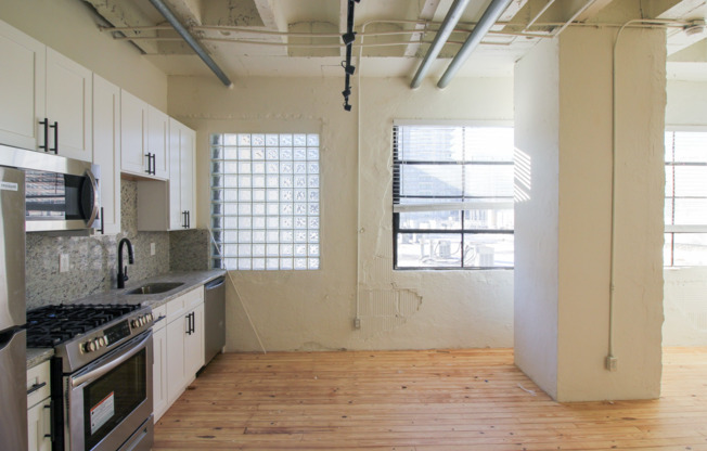 Studio, 1 bath, 460 sqft, $1,695, Unit 900-409