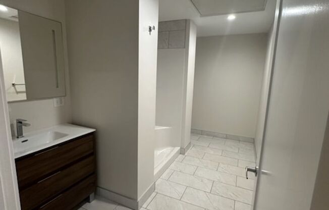 1 bed, 1 bath, 581 sqft, $1,625, Unit 1140