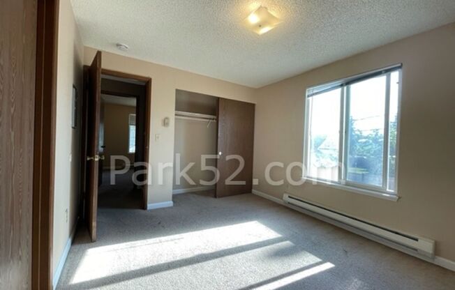 2 beds, 1 bath, $1,295