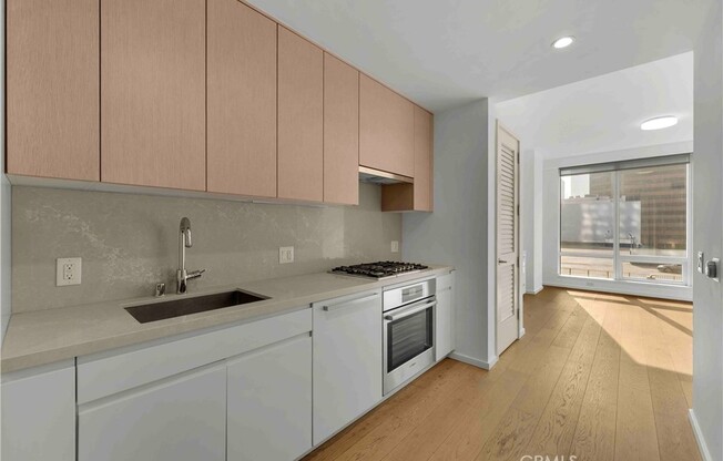 Studio, 1 bath, 519 sqft, $2,400, Unit 517