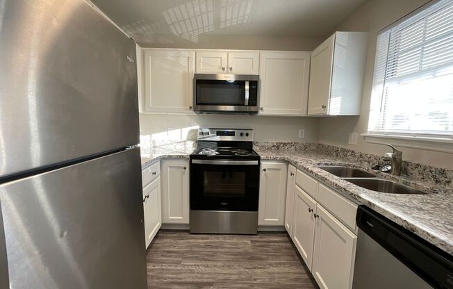 1 bed, 1 bath, 765 sqft, $1,200, Unit 2740-7 Pearl Remodel