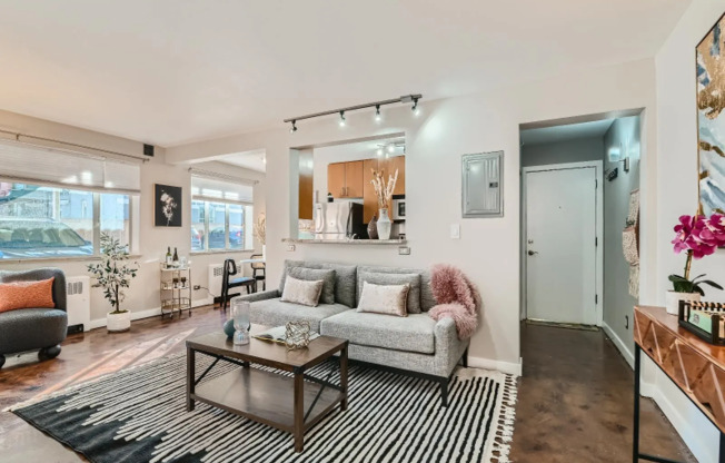500 E 11 AVE