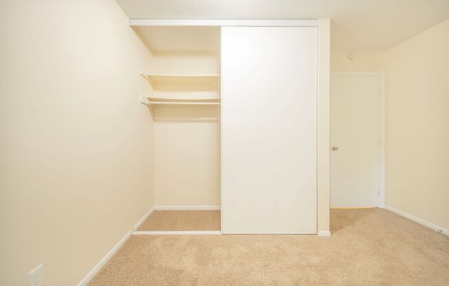 2 beds, 1 bath, 860 sqft, $1,515, Unit 844-202