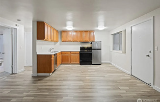 Twin Court - Ballard - Renovated Unit