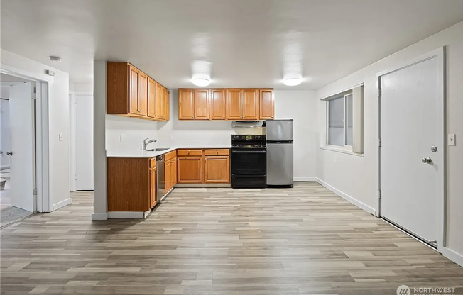 Twin Court - Ballard - Renovated Unit