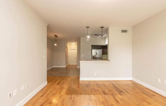 1 bed, 1 bath, 746 sqft, $1,190