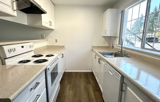 3 beds, 2 baths, 1,098 sqft, $2,090, Unit U102
