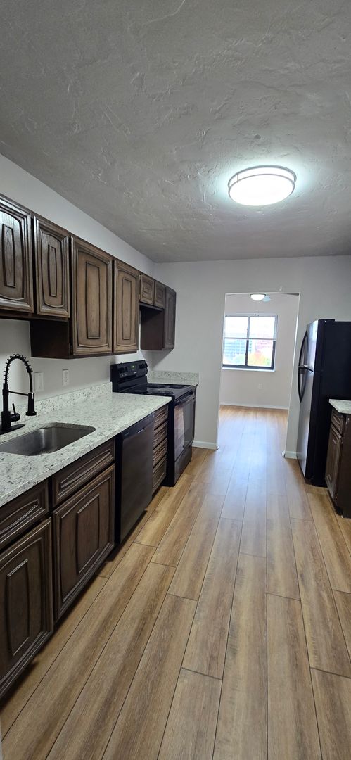 2 beds, 1.5 baths, 1,145 sqft, $1,300, Unit 55-7B10