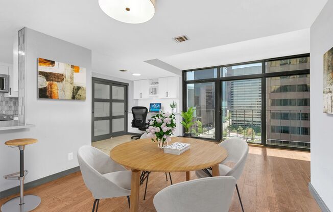 3 beds, 2 baths, $4,340, Unit Unit 1402