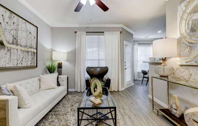 1 bed, 1 bath, 806 sqft, $1,356
