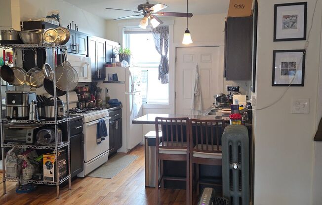 1 bed, 1 bath, 550 sqft, $1,650, Unit 4732-3B