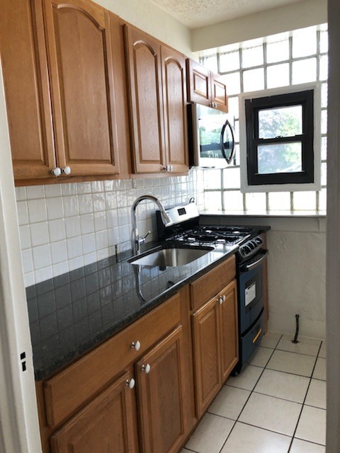 1 bed, 1 bath, 620 sqft, $1,895, Unit 2C