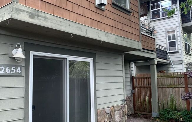 3 Bed 3.5 Bath Stunning Northwest Style Townhome!!