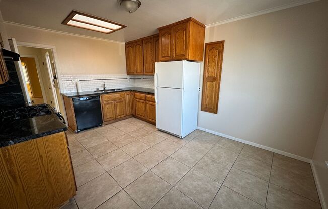 4 beds, 1 bath, $4,800