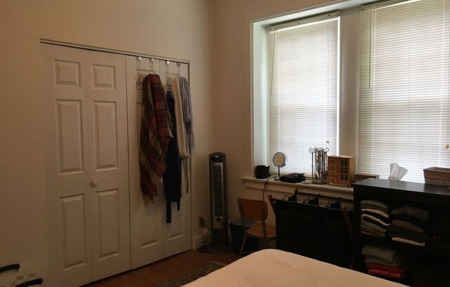 2 beds, 1 bath, $1,300