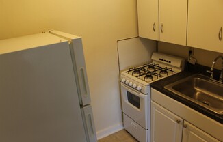 Studio, 1 bath, 350 sqft, $910, Unit 6