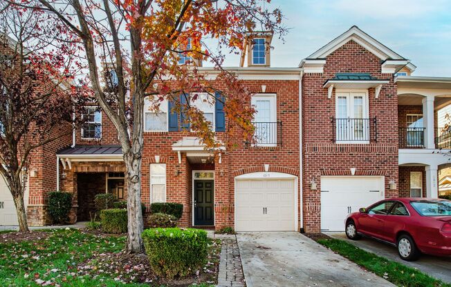 Charming 2-Bedroom Townhome in Desirable Remington Oaks, Cary!
