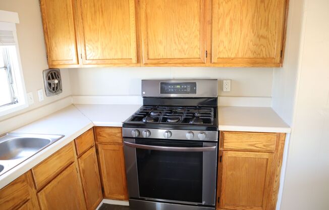 2 beds, 1.5 baths, $750