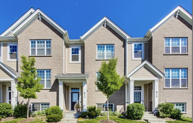 833 Lexington Circle East
