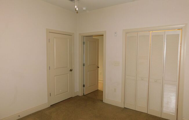 2 beds, 2 baths, $1,600, Unit Unit 113