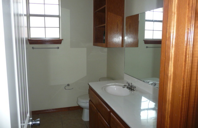 3 beds, 2 baths, $1,500