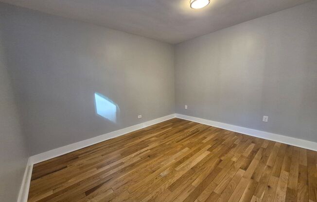 2 beds, 1 bath, 750 sqft, $2,199, Unit 5641 Hobart St. #B4