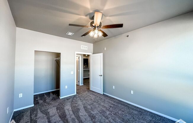 2 beds, 1 bath, 1,070 sqft, $1,445, Unit 5520-4216
