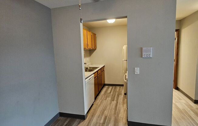 1 bed, 1 bath, 676 sqft, $1,125, Unit 25 - 216