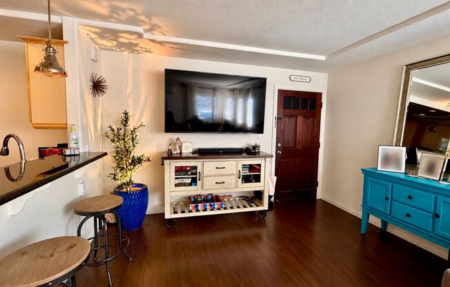 Beautifully renovated 2 BD, 1 BA condo with A/C for rent in City Heights!