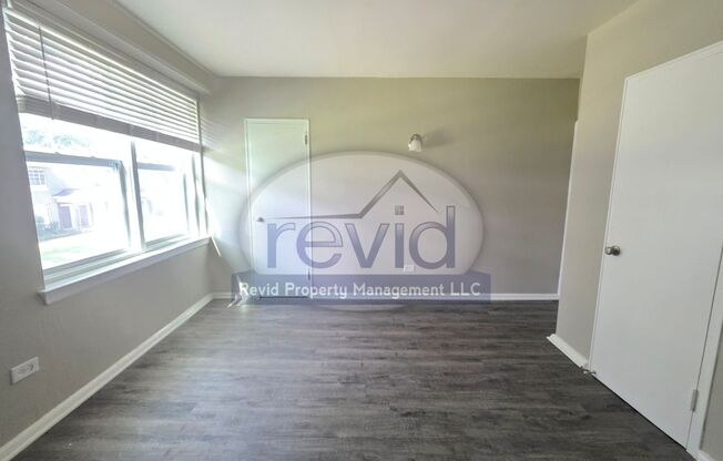 2 beds, 1 bath, 752 sqft, $995, Unit 1300-5