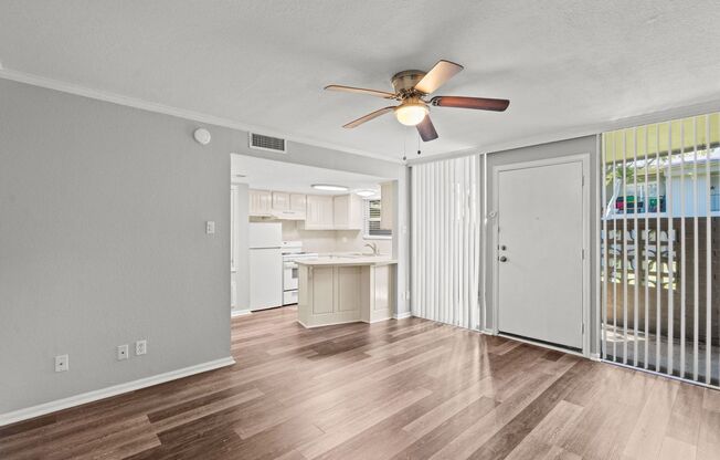 Studio, 1 bath, 648 sqft, $999, Unit #35