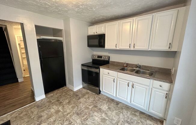 2 beds, 1 bath, $1,595