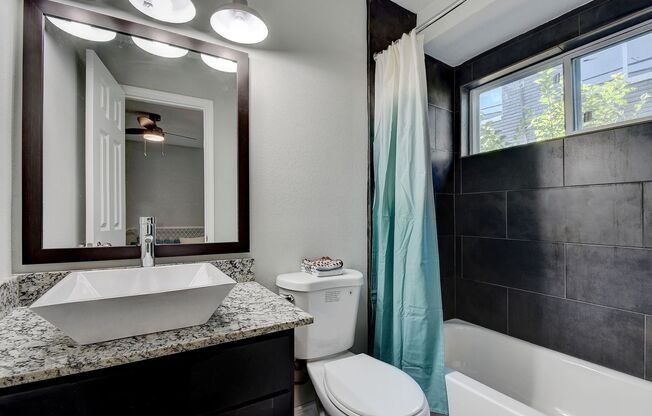 2 beds, 1 bath, 650 sqft, $899, Unit 4715-203