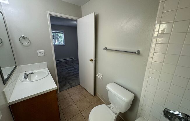 1 bed, 1 bath, $1,150, Unit 18