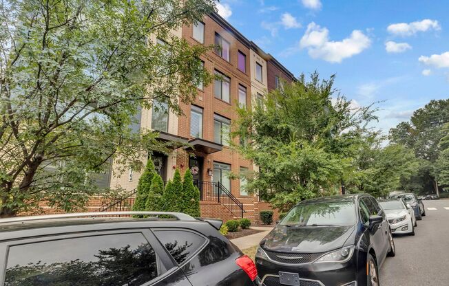 Modern 4-Level Townhome in Vibrant Alexandria – Move-In Ready Dec 1!