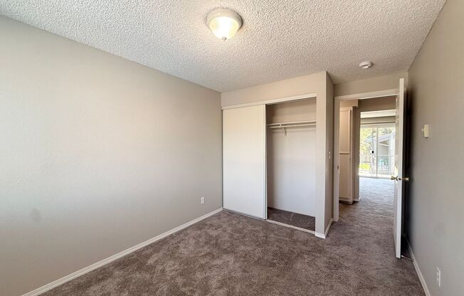 2 beds, 1 bath, 889 sqft, $1,175, Unit 04