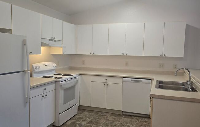 2 beds, 1 bath, 856 sqft, $1,269, Unit PL   7302