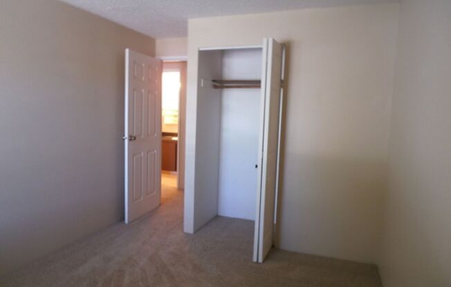 3 beds, 1.5 baths, 1,100 sqft, $1,485, Unit B03