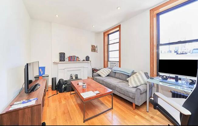 362 W 36 ST