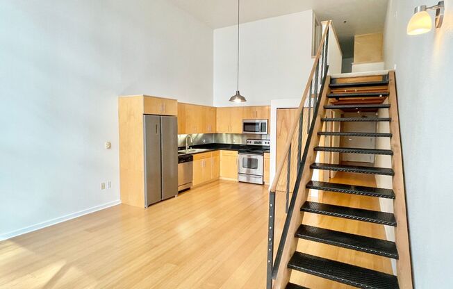 HUGE 2 Level 2br/1.5Ba Loft, High Ceilings, Laundry, Central Location! PROGRESSIVE