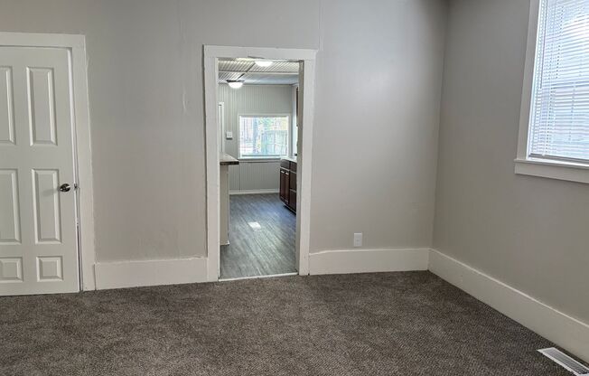 2 beds, 1 bath, $870