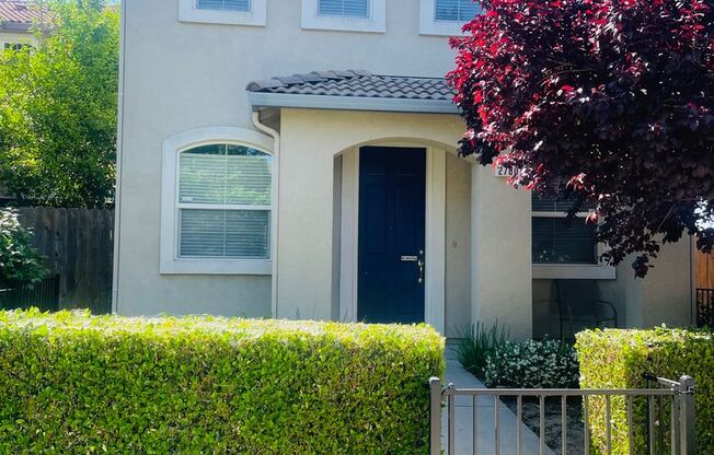 Gorgeous 3bed/2.5bath home in West Sac